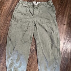 GAP Women’s Mid-Rise Pull-On Soft Barrel Jeans